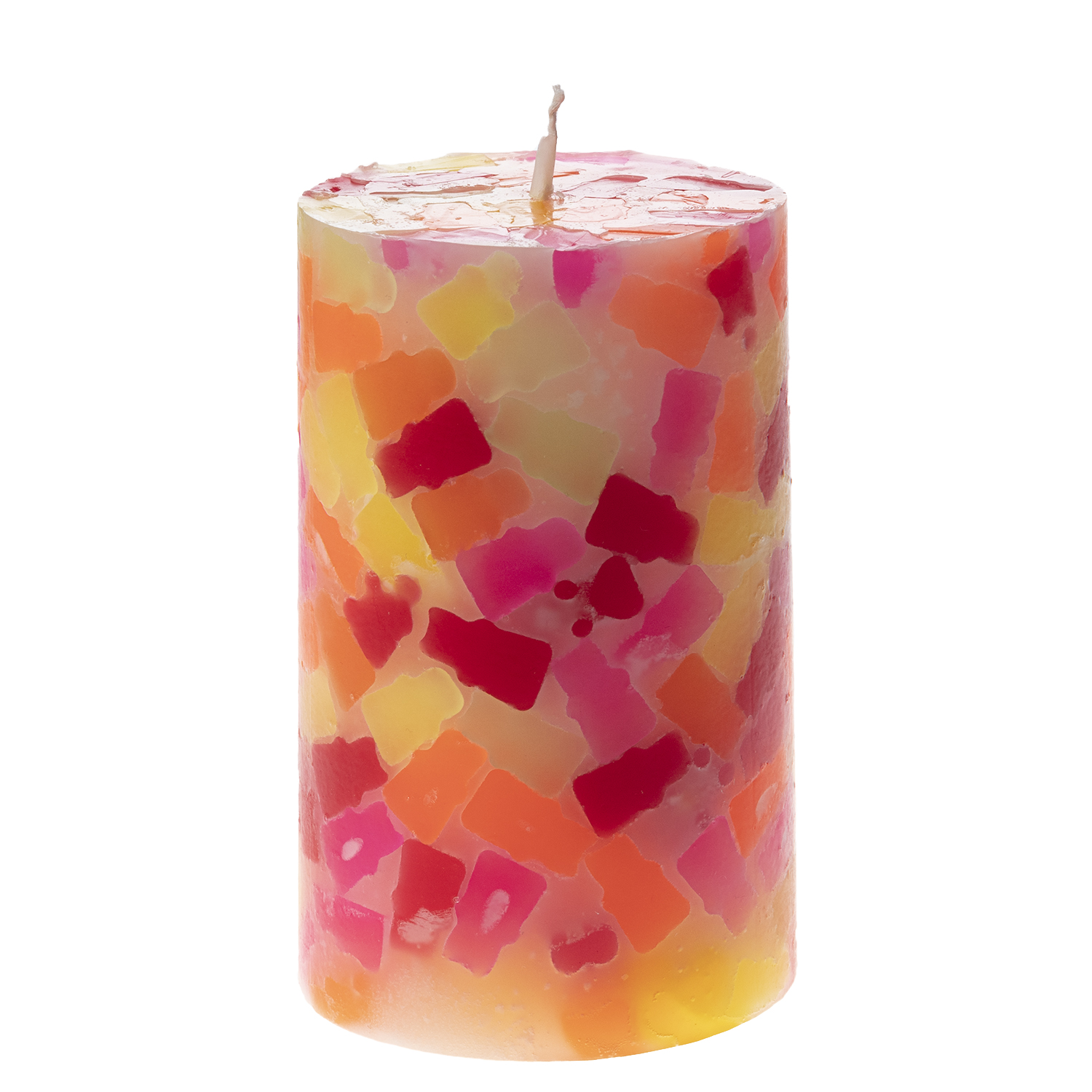 Runde Kerze mit einem Muster aus kleinen Bären in den Farben rot, pink, orange und gelb. Die Hintergrundfarbe ist weiß.