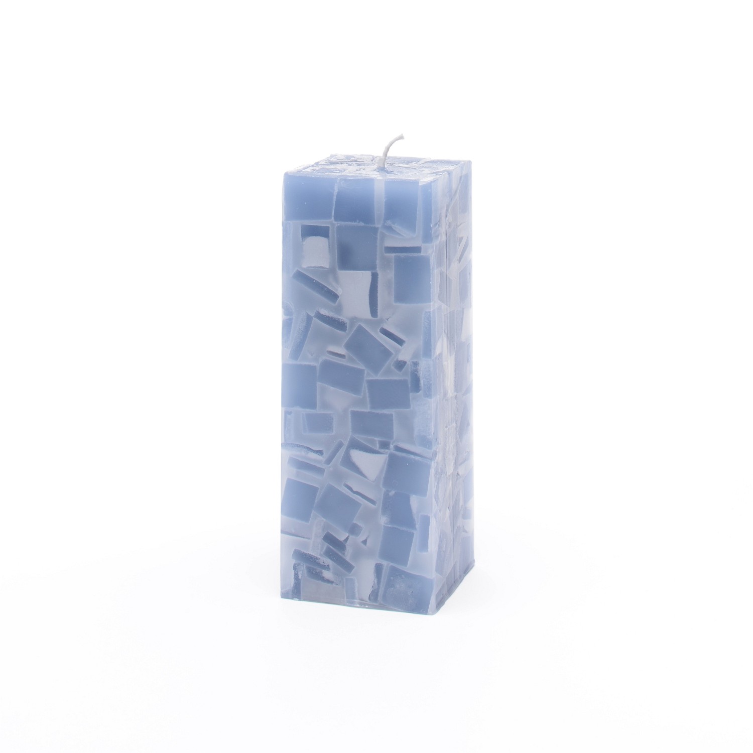 Eckige himmelblaue Stumpenkerze mit Mosaikmuster