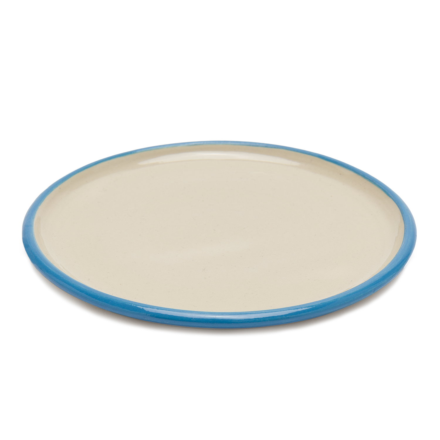 Ein kleiner, runder Teller in einem naturbelassenem hellen Beige, mit einem schmalen blauem Streifen am Rand.
