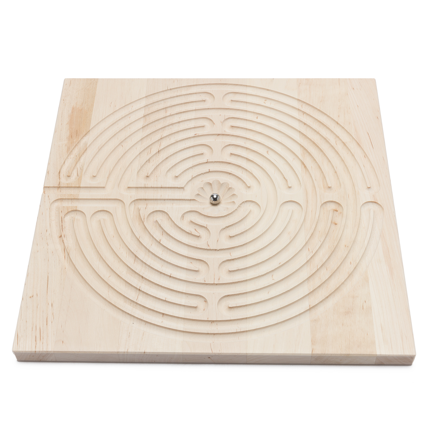 Rechteckige, flache und helle Erlenholzplatte mit ausgefrästen vertiefungen, die ein rundes Labyrinth ergeben. In der Mitte des Brettes liegt eine kleine silberne Murmel