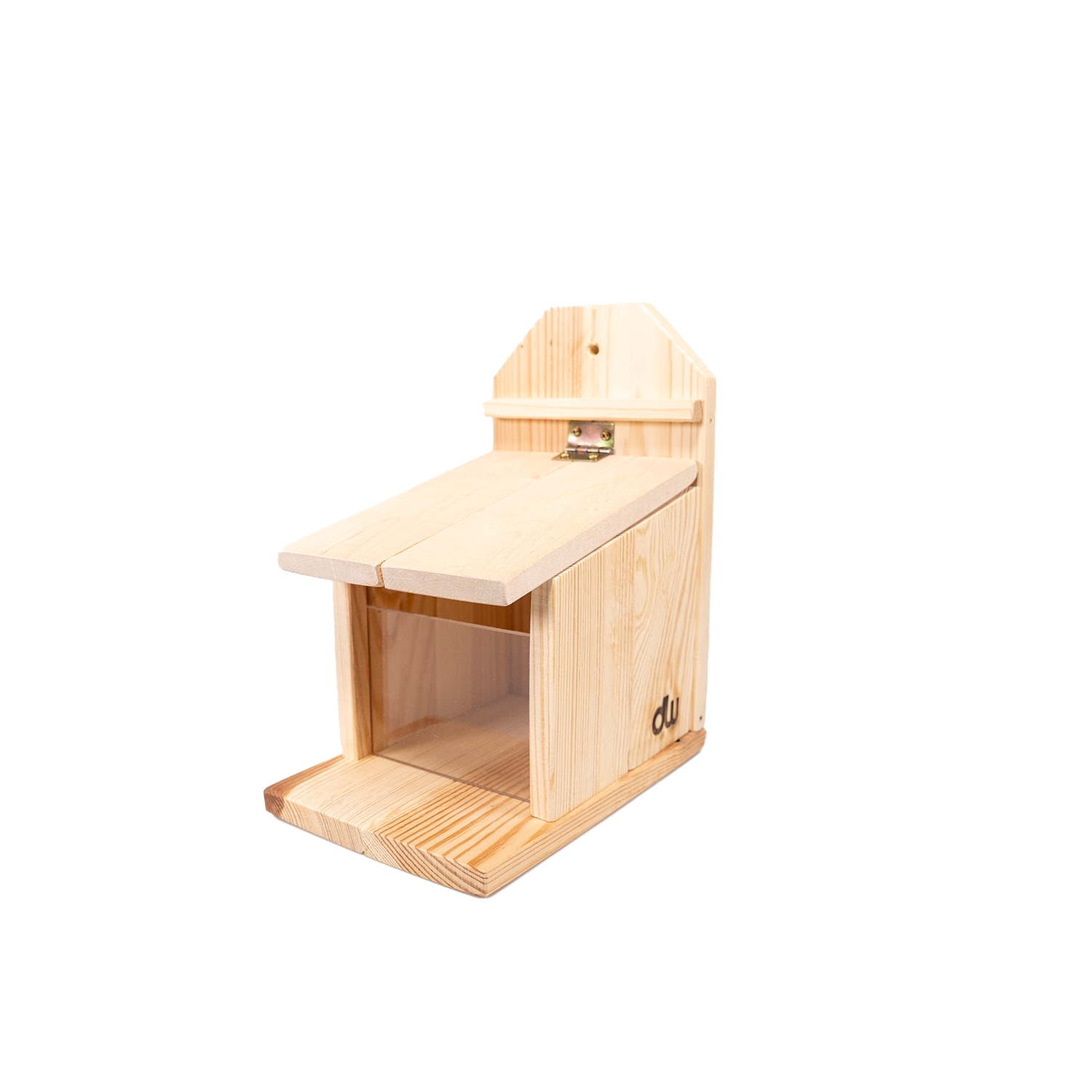 Futterkasten aus hellem unbehandeltem Holz mit schrägem Dach. An der Vorderseite ist eine transparente Plexiglasscheibe, durch der man die Nüsse sehen.